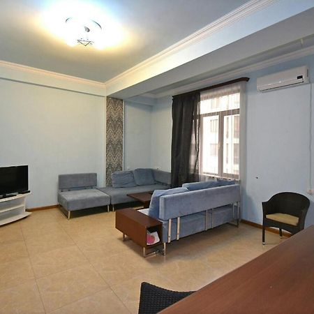 Spacious Apartment In Yerevan,Centre, Aram Street Exterior photo